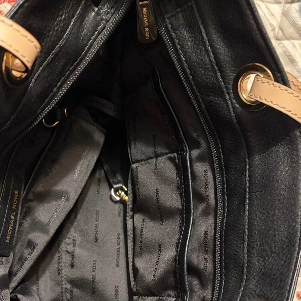 Michael Kors Black and Tan Leather handbag.Bedford Leather zip tote.